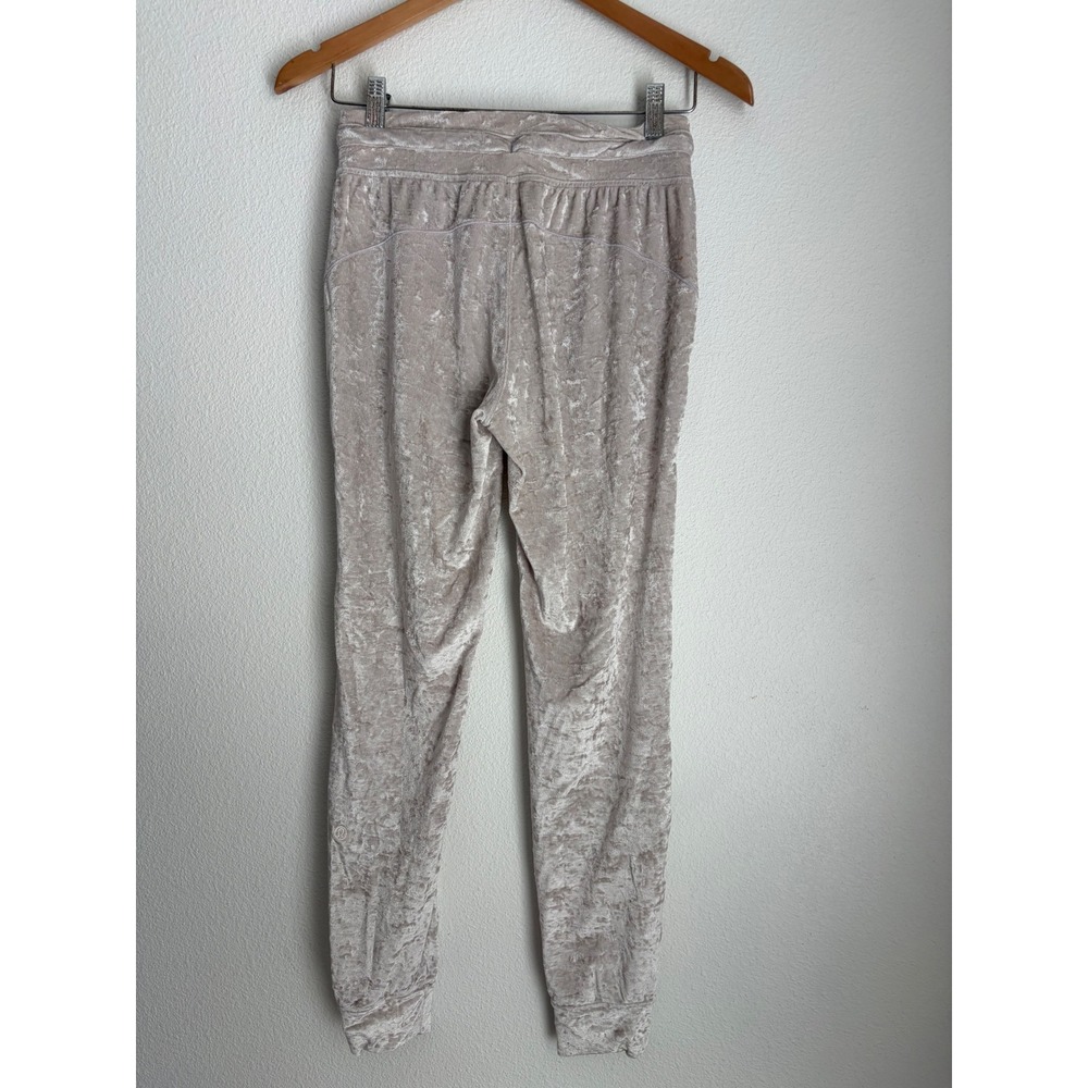 Lululemon Crushed Velvet Jogger Pants Women Size 4 Beige‎ Lounge Athleisure - Picture 4 of 5